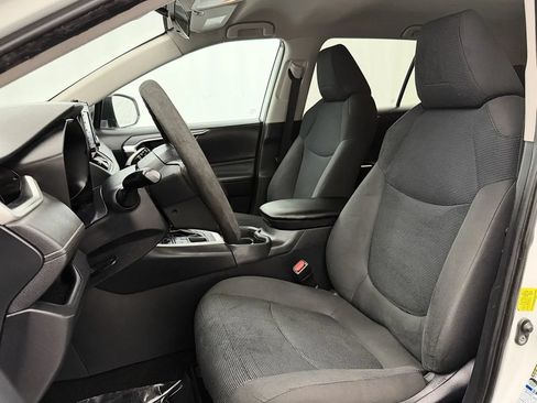 Used 2019 Toyota RAV4 LE AWD/4WD image 9