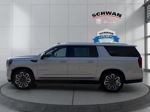 Used 2023 GMC Yukon XL Denali Ultimate AWD/4WD image 7
