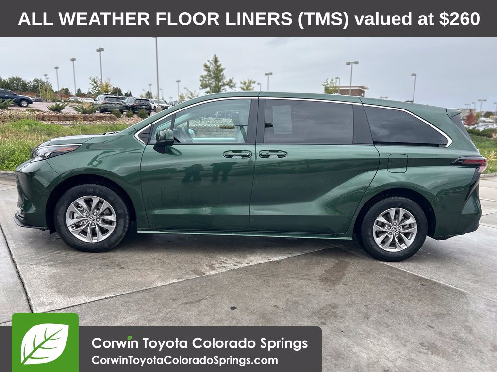 Used 2025 Toyota Sienna LE AWD/4WD image 4