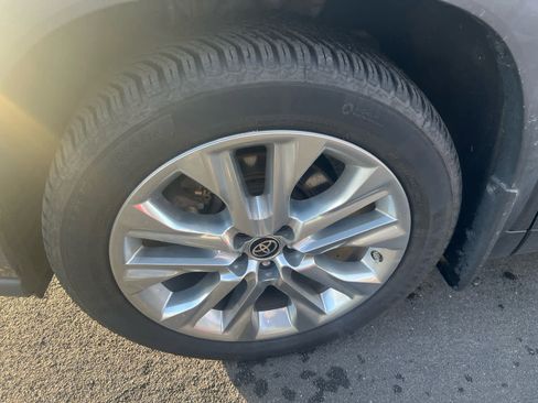 Used 2022 Toyota Highlander Limited image 6