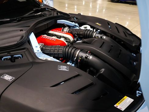 Used 2025 Ferrari Purosangue AWD/4WD image 59