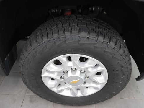 Used 2023 Chevrolet Silverado 2500 LT w/ Convenience Package AWD/4WD image 3