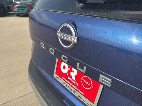 Used 2023 Nissan Rogue SV AWD/4WD image 10