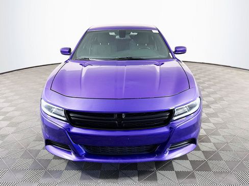 Used 2019 Dodge Charger SXT RWD image 2