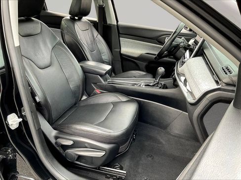 Used 2022 Jeep Compass Latitude w/ Sun and Sound Group AWD/4WD image 34