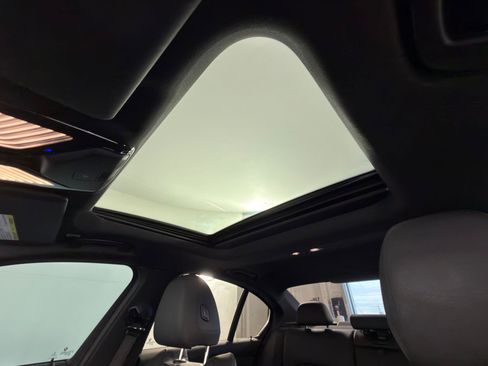 Used 2021 BMW 330i Sedan w/ M Sport Package image 12