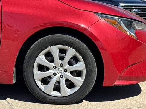 Used 2021 Toyota Corolla LE image 5
