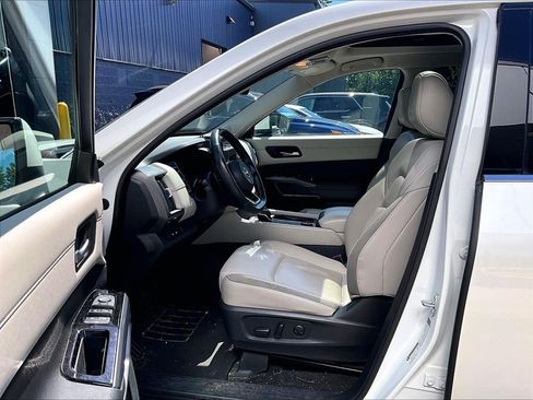 Used 2023 Nissan Pathfinder SL w/ SL Premium Package AWD/4WD image 7