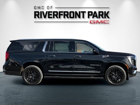 Used 2026 GMC Yukon XL Denali w/ Sun & Power Step Package AWD/4WD image 2