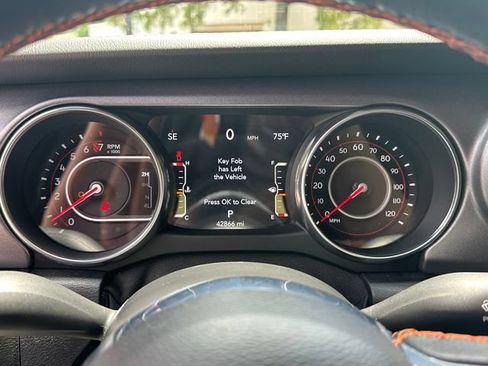 Used 2021 Jeep Gladiator Mojave AWD/4WD image 27