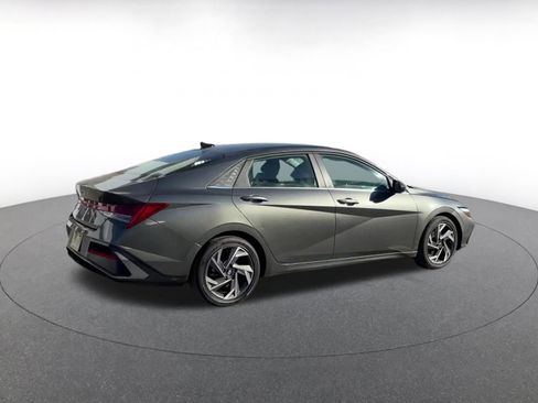 Used 2025 Hyundai Elantra SEL image 15