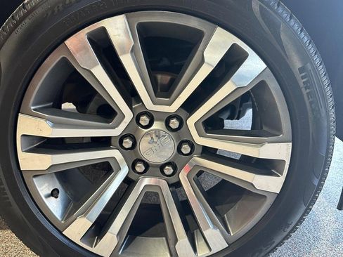 Used 2018 GMC Yukon Denali w/ Denali Ultimate Package image 16