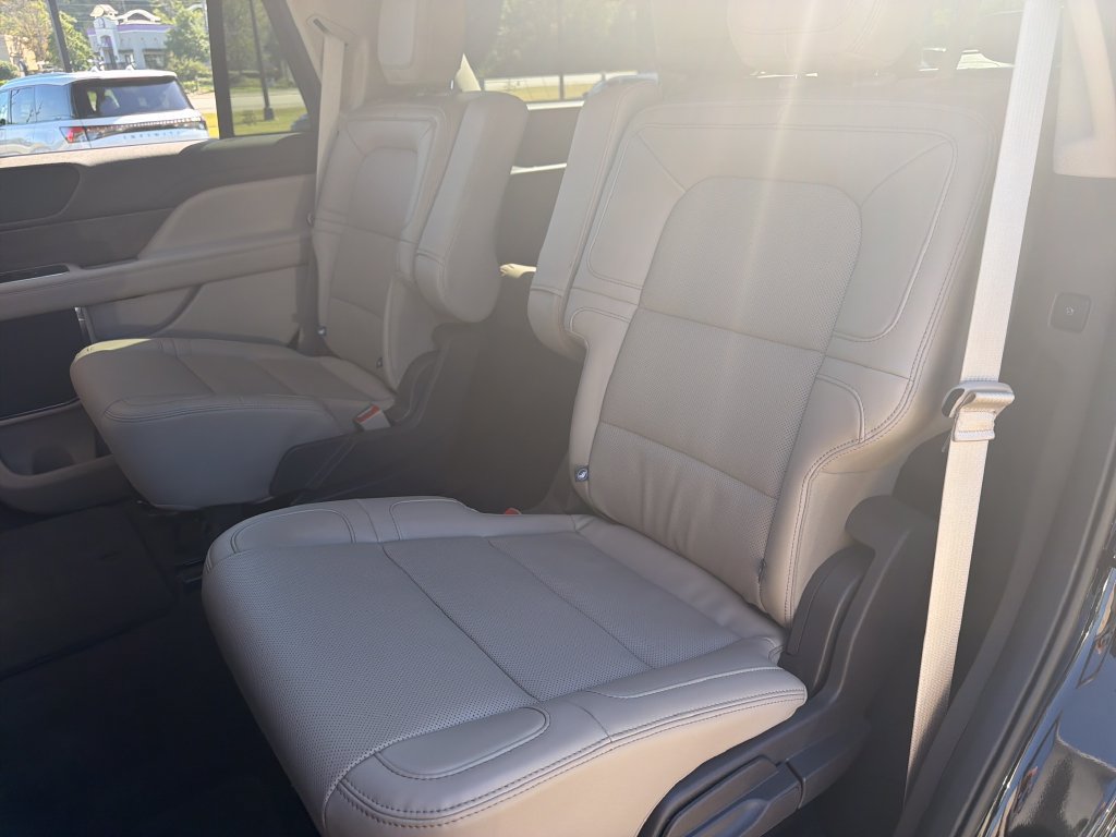 Used 2024 Lincoln Navigator Premiere AWD/4WD image 29