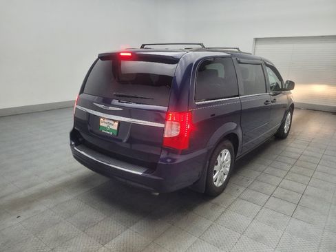 Used 2016 Chrysler Town & Country LX FWD image 9