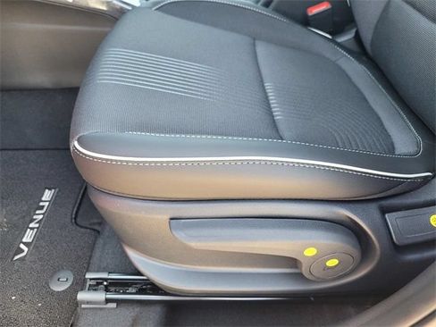 Certified 2025 Hyundai Venue Limited FWD image 18