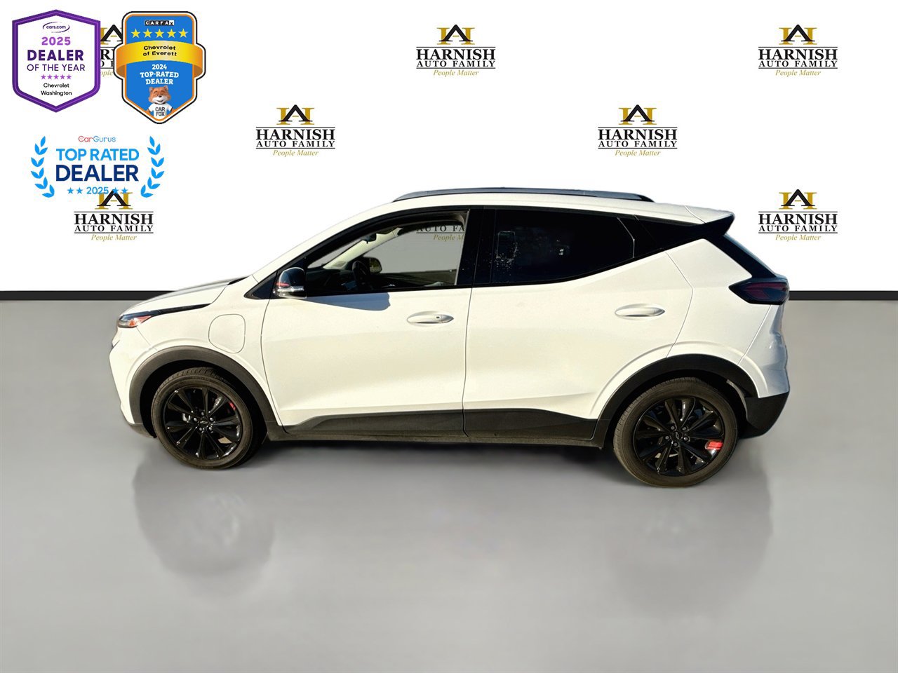 Used 2023 Chevrolet Bolt EUV LT w/ Redline Edition FWD image 2