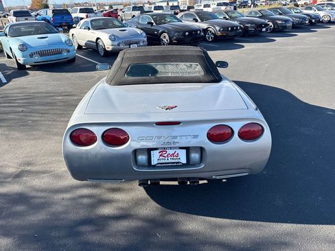 Used 2004 Chevrolet Corvette Convertible w/ Preferred Equipment Group RWD image 10