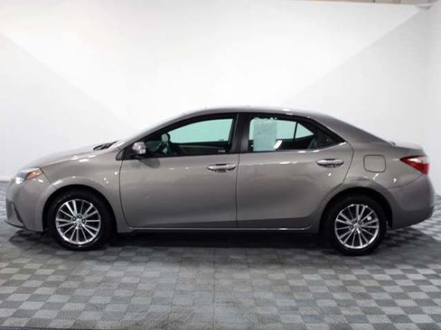 Used 2015 Toyota Corolla LE FWD image 3