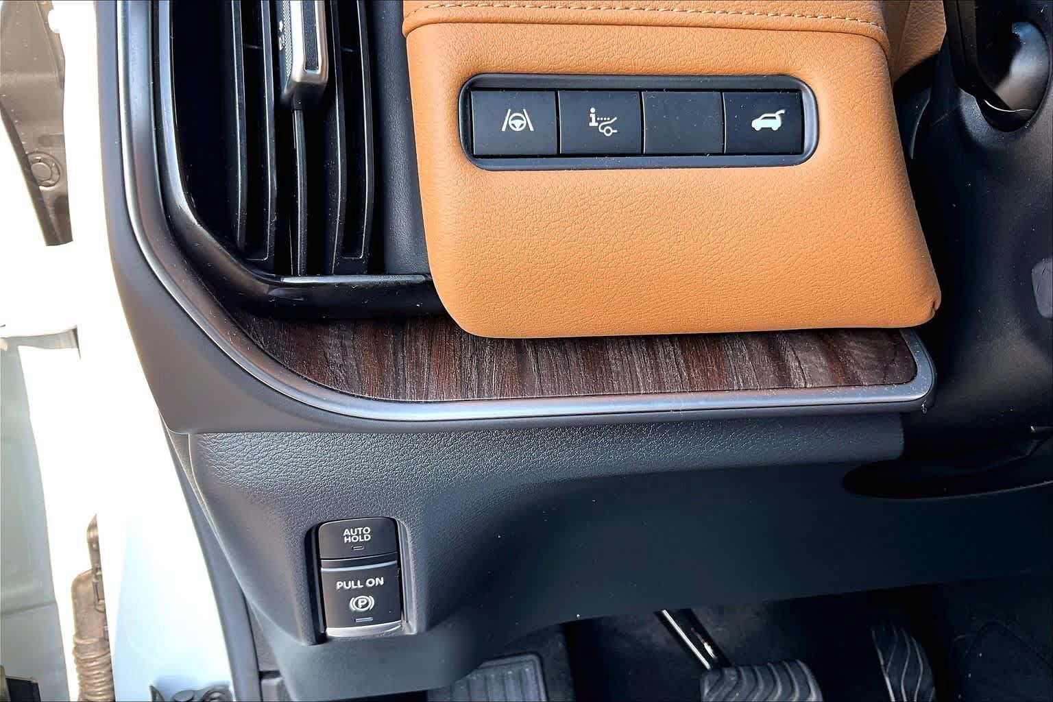 Used 2025 Nissan Armada Platinum Reserve RWD image 34