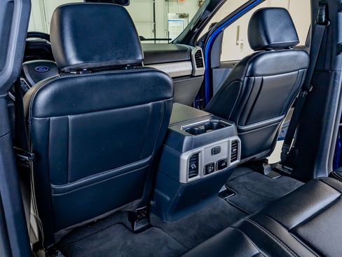 Used 2022 Ford F250 Lariat w/ Black Appearance Package AWD/4WD image 31