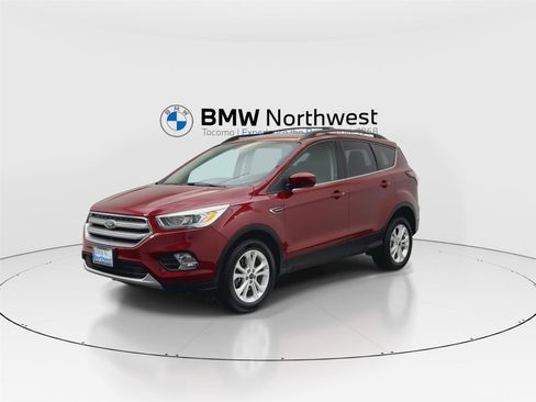 Used 2017 Ford Escape SE w/ Equipment Group 201A image 9