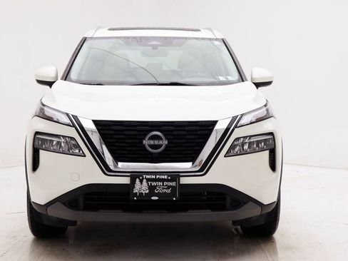 Used 2023 Nissan Rogue SV w/ SV Premium B Package image 4