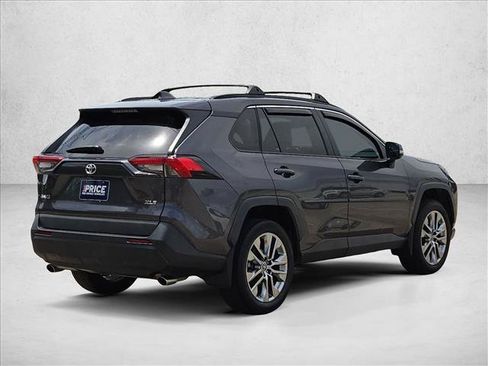 Used 2021 Toyota RAV4 XLE Premium FWD image 5