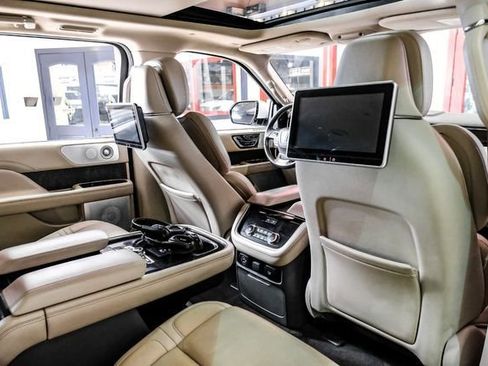 Used 2021 Lincoln Navigator L Reserve image 32