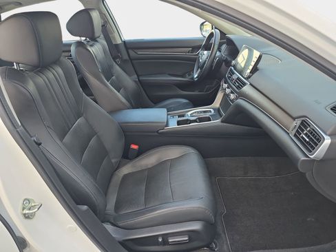 Certified 2018 Honda Accord Touring image 12