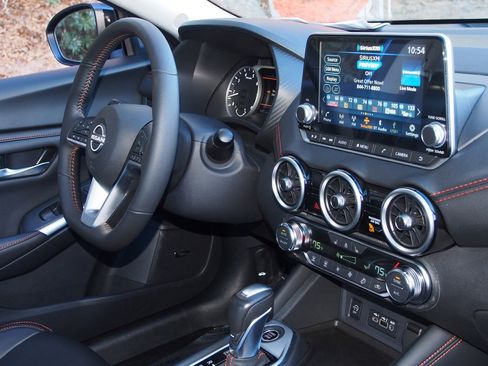 Used 2024 Nissan Sentra SR w/ SR Premium Package image 10