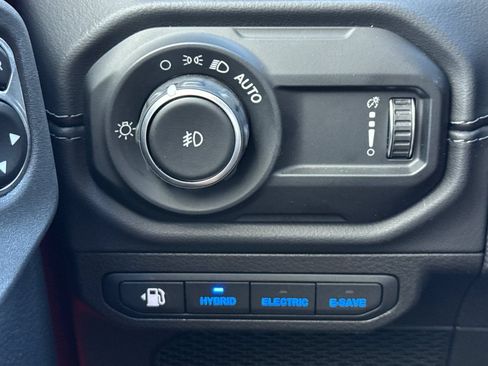 Used 2025 Jeep Wrangler Unlimited Sahara w/ Safety Group AWD/4WD image 31