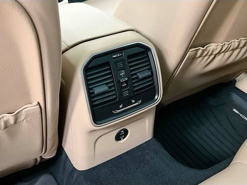 Certified 2026 Porsche Macan AWD/4WD image 27