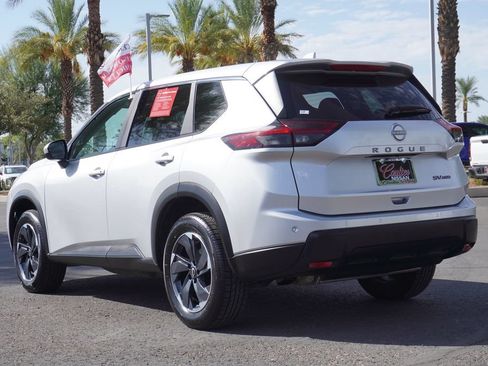 Certified 2025 Nissan Rogue SV AWD/4WD image 3