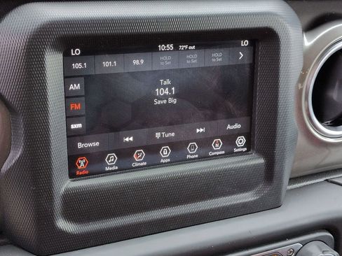 Used 2019 Jeep Wrangler Unlimited Sahara image 13