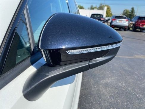 New 2025 Volkswagen Tiguan SE R-Line image 13