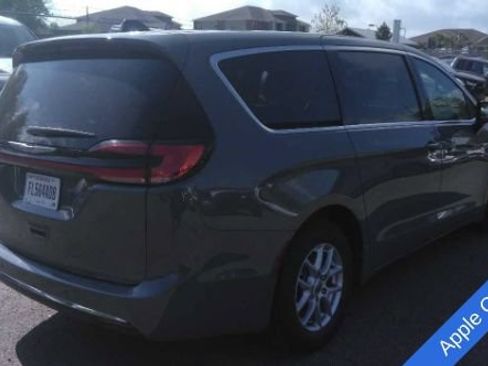 Used 2025 Chrysler Pacifica Select FWD image 3