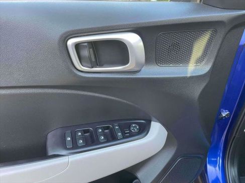 Used 2024 Hyundai Venue SEL FWD image 16