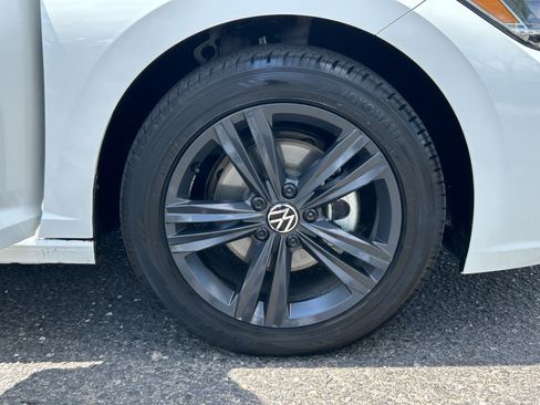 Used 2024 Volkswagen Jetta SE FWD image 7