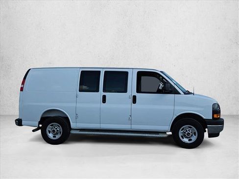 Used 2025 GMC Savana 2500 w/ Driver Convenience Package RWD image 4