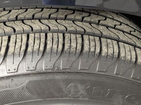 Used 2023 Chevrolet Equinox LT w/ Driver Convenience Package image 9