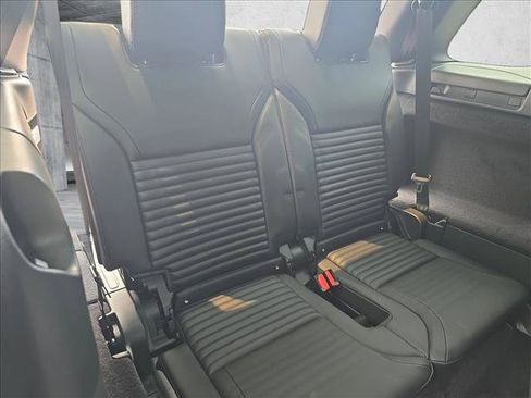 New 2026 Land Rover Discovery Dynamic SE AWD/4WD image 12