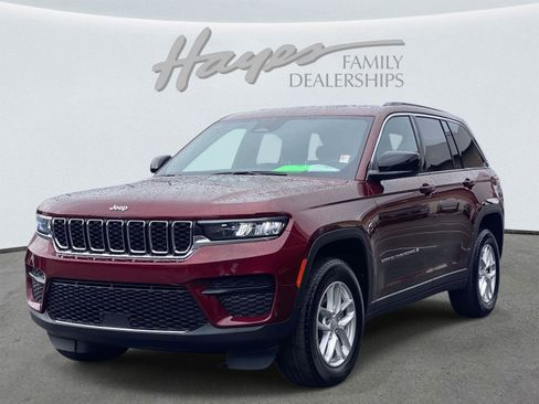 Certified 2024 Jeep Grand Cherokee Laredo X image 36