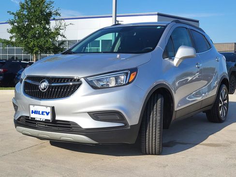 Used 2021 Buick Encore Preferred AWD/4WD image 2