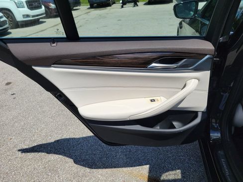 Used 2018 BMW 530i w/ Premium Package RWD image 20