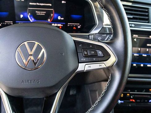 Used 2022 Volkswagen Tiguan SE w/ Panoramic Sunroof Package AWD/4WD image 21
