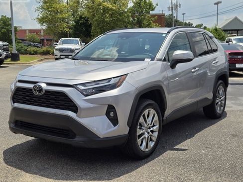 Used 2023 Toyota RAV4 XLE Premium AWD/4WD image 2