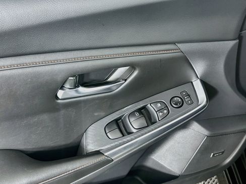 Used 2024 Nissan Sentra SR w/ SR Premium Package FWD image 15