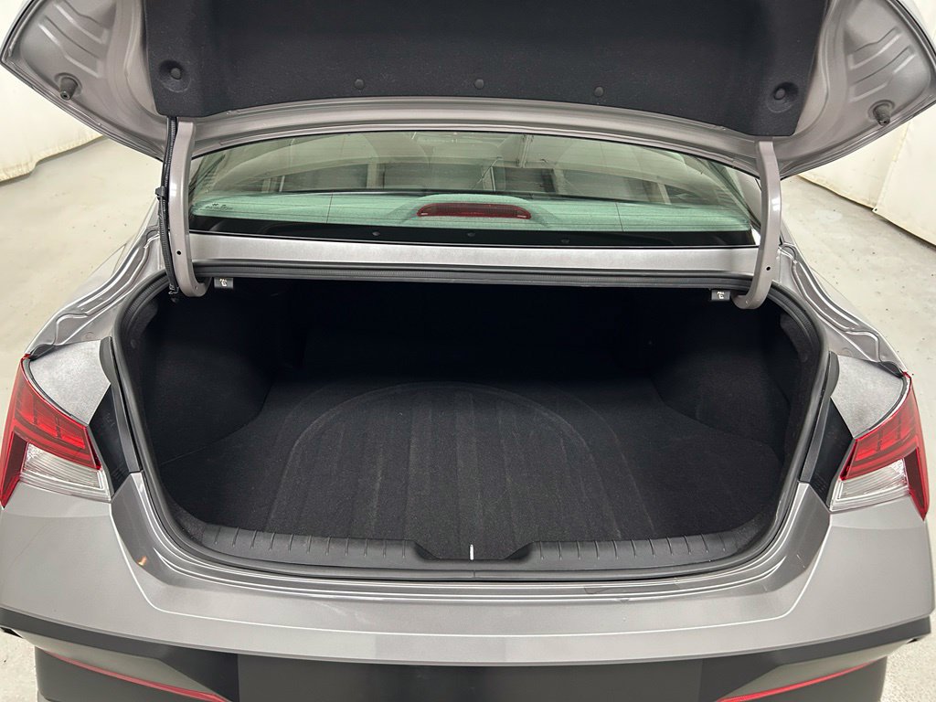 Used 2025 Hyundai Elantra SEL FWD image 11