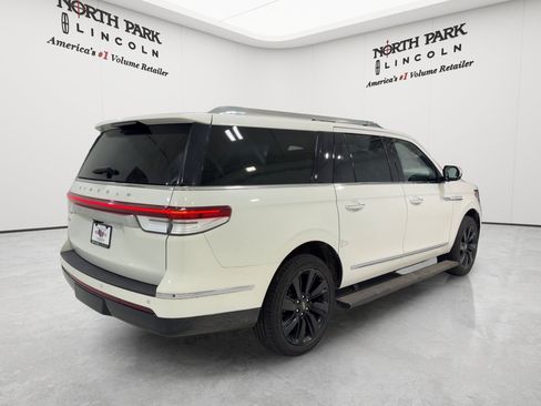 Used 2023 Lincoln Navigator L Reserve AWD/4WD image 5
