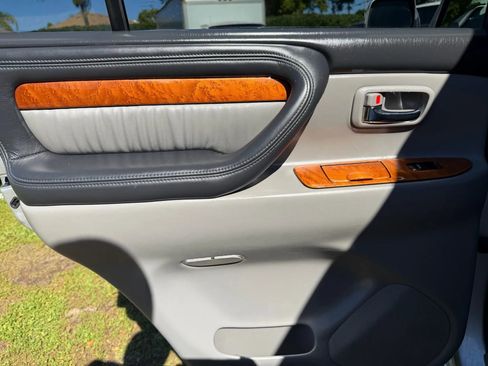 Used 2006 Lexus LX 470 4WD image 12